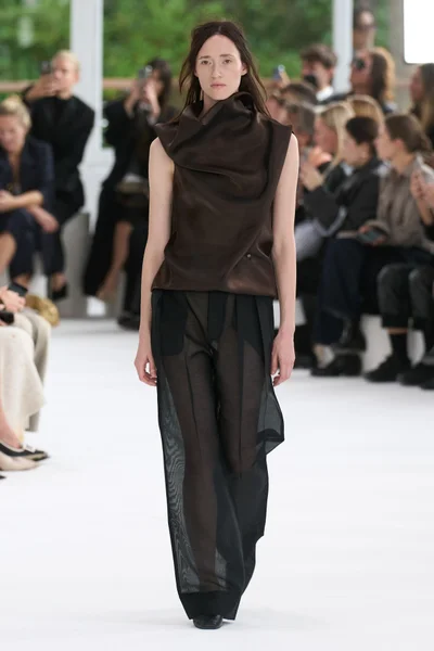 Look 3
